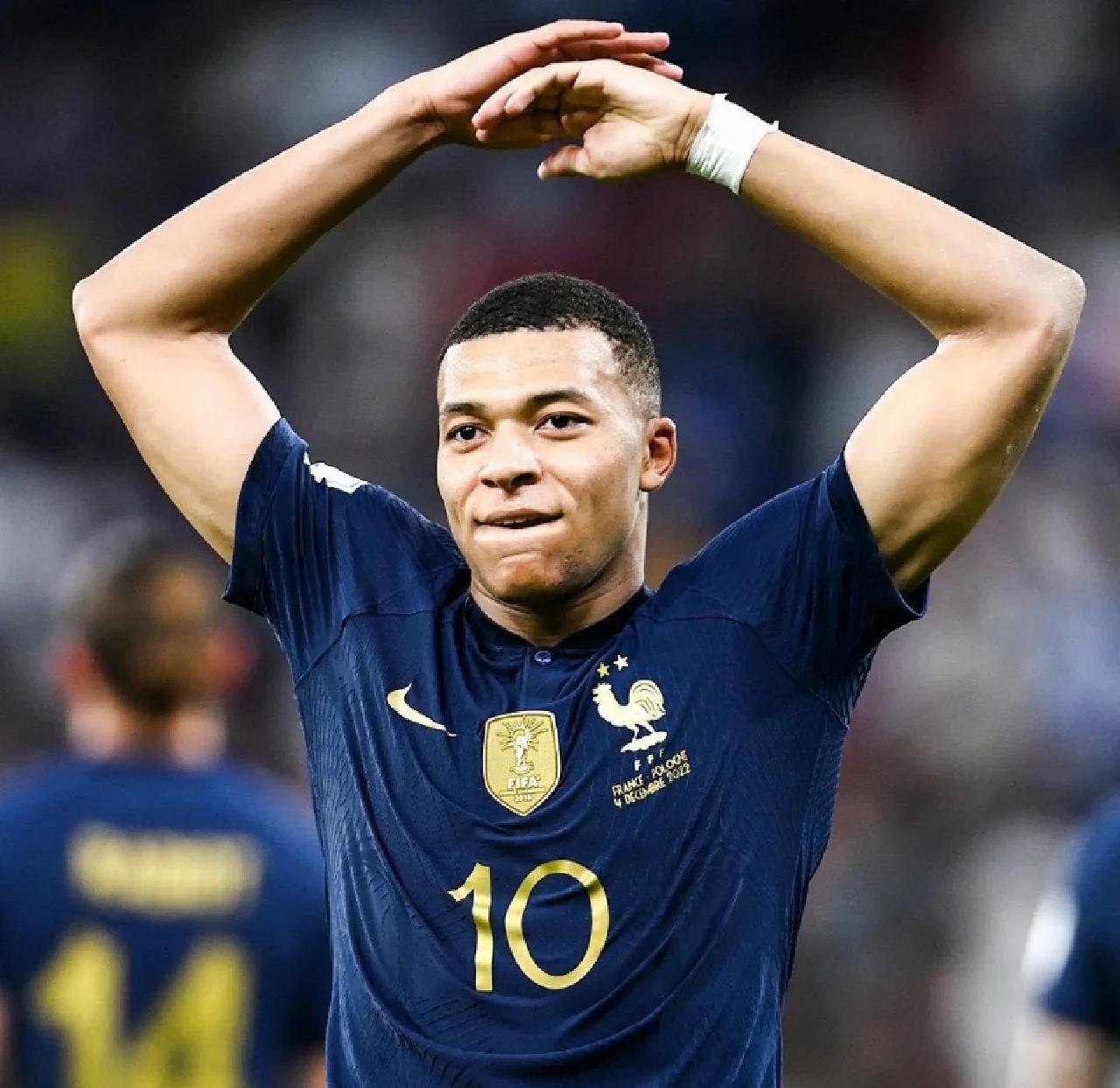 关于法国队新帅施展才华，球队状态提升的信息