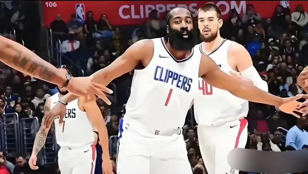 哈登巅峰对决，塔图姆与80激战巴塞罗那分钟，战术调整胜负难料！的简单介绍